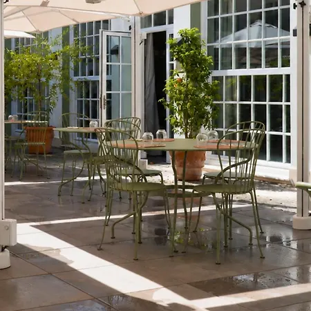 Hotel De Cavoye 4* Fontainebleau
